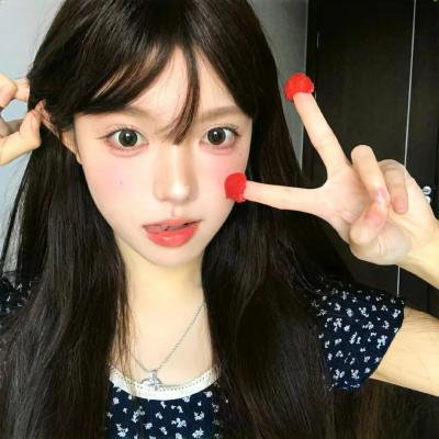 男孩在唱歌